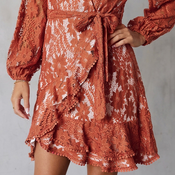 Romantic Lace Dress with Puff Sleeves and Belt - Picture 3 of 7